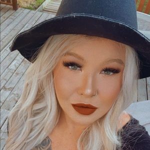 Meet your Posher, Sierra